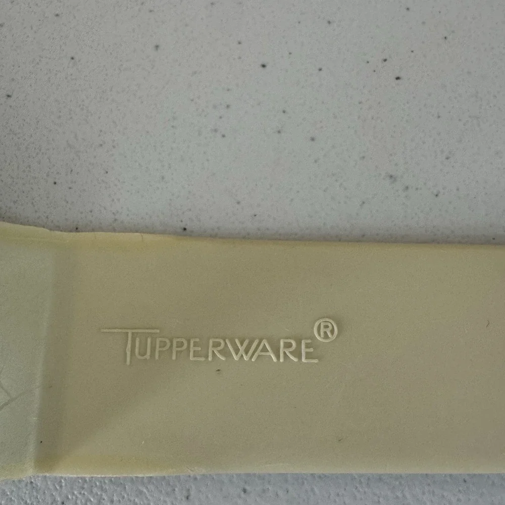 Tupperware Pie Cake Quiche Server Ivory White Plastic 10.5-Inch 1228-8 Vintage